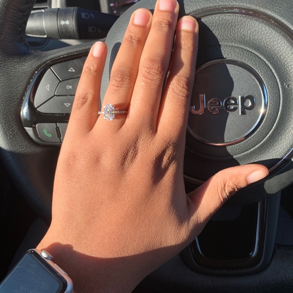 Oval Engagement Ring - Picture 1 of 1